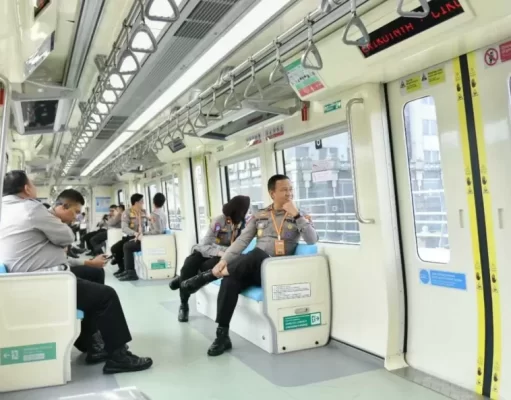 Naik LRT, Dirgakkum Korlantas: Ini Solusi untuk Permasalahan Lalu Lintas di Jalan