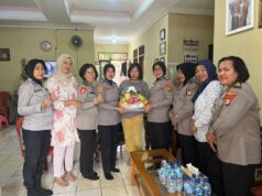 Jelang Hari Jadi Polwan ke-75, Srikandi Cantik Dari Polres Metro Depok Kunjungi Rumah Senior Polwan