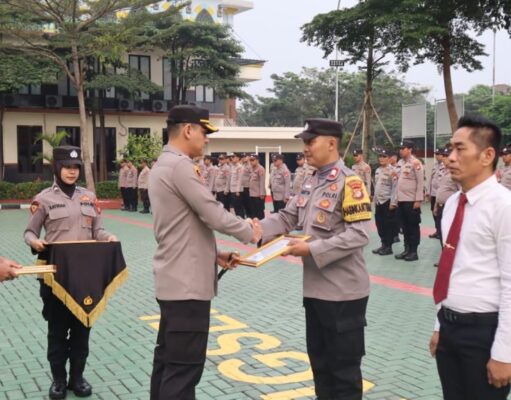 Juara Karate, Polres Tangsel Beri Penghargaan Bhabinkamtibmas Palasari