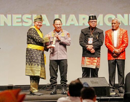 Kapolri Jenderal Pol. Listyo Sigit Raih Penghargaan di BNPT Award ke-13