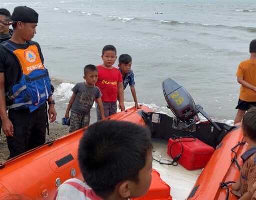 Polres Tanggamus Bersama SAR Gabungan Lakukan Pencarian Anak Tenggelam di Pantai Pematang Sawa