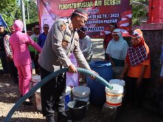 Puncak Kemarau, Polres Pacitan Salurkan 120 Ribu Liter Air Bersih kepada Warga