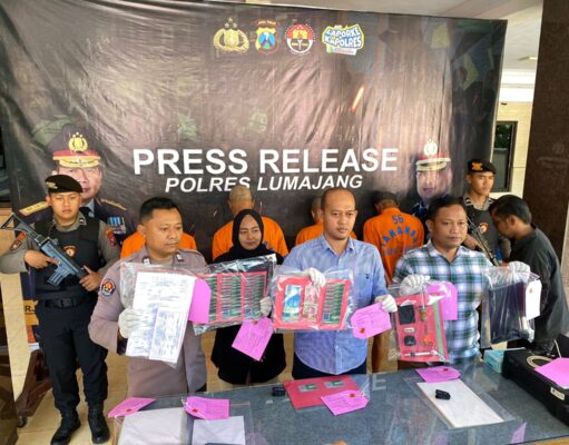 Polres Lumajang Berhasil Tangkap 4 Orang Palsukan Kartu Pajak E-Pasir