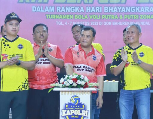 Kapolda Jateng Irjen Pol Ahmad Luthfi Hadiri Upacara Pembukaan Bola Volley Kapolri Cup Zona IV di GOR Bahurekso Kendal