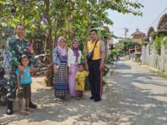 Tiga Pilar Kelurahan Banyurip Pekalongan Ajak Warga Kibarkan Bendera Merah Jelang HUT RI Ke 78