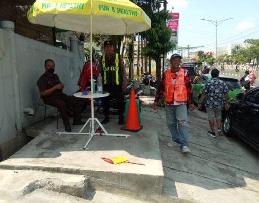 Polsek Ngaliyan Gelar Penyuluhan Juru parkir Di Ruko Prof Hamka Tingkatkan Keamanan