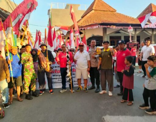 Sambut HUT RI KE 78 Polsek Gajahmungkur Bersama Babinsa Sampangan Kawal Jalan Sehat LDII Dan RW 7