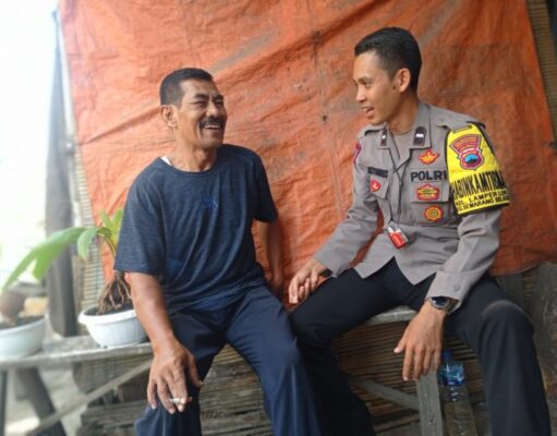 Polri Humanis Tampung Aspirasi Warga Lamper Lor, Polsek Semarang Selatan Gelar Patroli Dialogis