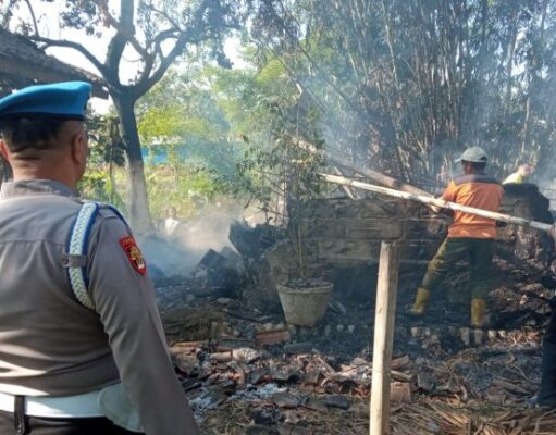 Polres Semarang Tinjau Kandang Ternak Habis Terbakar Di Sruwen Jawa Tengah