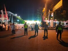 Anggota Polres Pati Gerak Cepat Urai Kemacetan Arus Lalu Lintas Di Alun – Alun