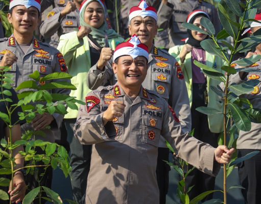 Giat Kapolda Jateng Tanam Ribuan Pohon Di Kawasan Penyangga Air Gunungpati