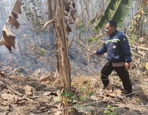 Bhabinkamtibmas Polsek Banyumanik Bersama Lurah Jabungan Kunjungi Lokasi Kebakaran