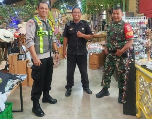 Sinergi Polri – TNI Dalam Wujudkan Kamtibmas Di Pusat Oleh-Oleh Koeta Toea Semarang