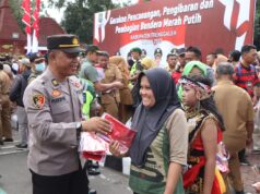 Polres Trenggalek Dukung Penuh Pencanangan, Pengibaran dan Pembagian Bendera Merah Putih