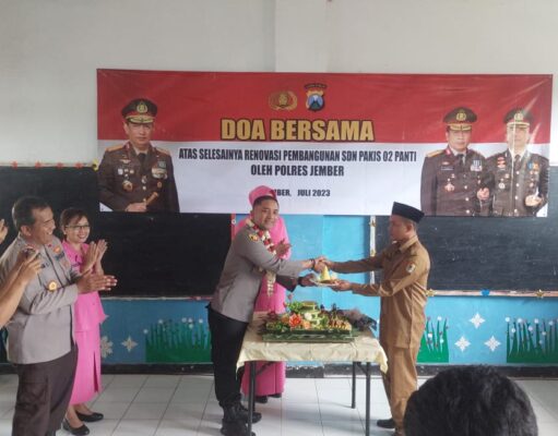 Polisi Peduli Pendidikan, Polres Jember Renovasi Gedung SD Pakis 2
