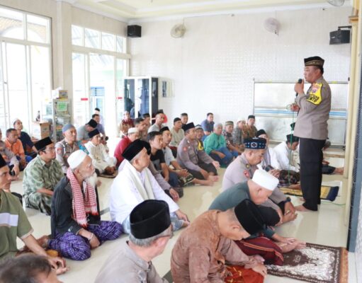 Gelar Jumat Curhat di Masjid, Kapolresta Mojokerto Himbau Langkah Pencegahan Kriminalitas pada Anak