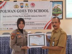 Tangkal Berita Hoax, ‘Srikandi Hebat’ Polres Probolinggo Datangi Sekolah di Probolinggo