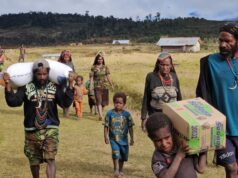 Kapolri Salurkan 264,7 Ton Beras dan 1.500 Sembako untuk Warga Papua yang Terdampak Kekeringan