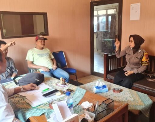 Polwan Kanit Binmas Polsek Wonopringgo Sampaikan Pesan Kamtibmas Warga Desa Surobayan