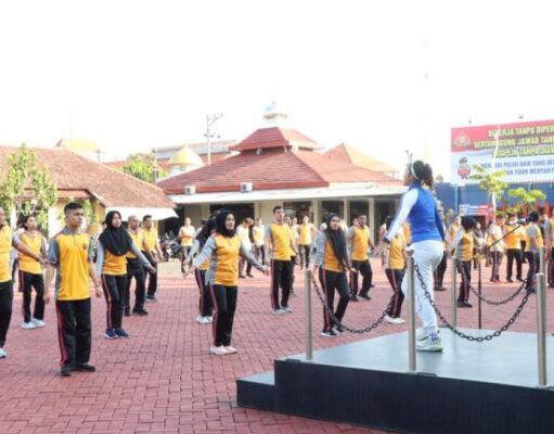 Giat Jumat Sehat Anggota Polres Jepara Dengan Olah Raga Senam