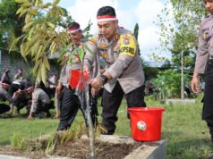 Polri Lestarikan Negeri, Polres Tulungagung Tanam Pohon Buah – buahan Secara Serentak