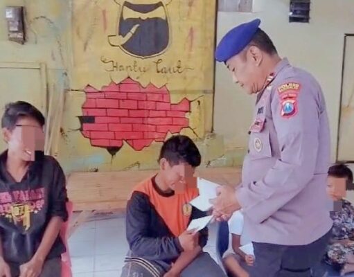 Cara Polisi di Bangkalan Beri Perhatian Terhadap Anak Jalanan Dalam Jum’at Curhat dan Berkah