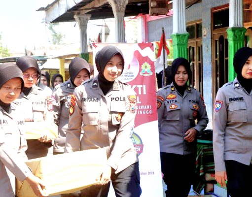 Polwan Polres Probolinggo Berikan Bantuan Wujud Polisi Peduli Disabilitas
