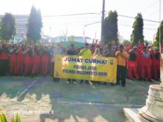 Jum’at Curhat, Polsek Jetis Polresta Mojokerto Sosialisasikan Kenakalan Remaja di SMPN 1 Jetis