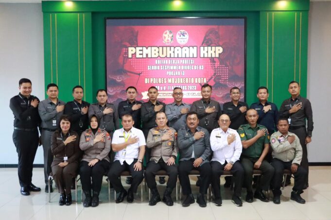 ef30b9a8-910b-4dcb-8e76-0291836e5920