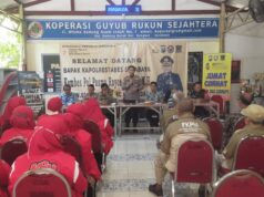 Anggota Polrestabes Surabaya Gelar Jumat Curhat Di Pendopo FKPM Kedung Baruk