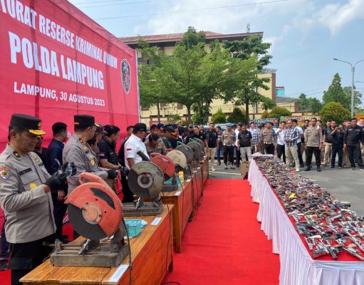 Pemusnahan Ratusan Senpi Rakitan dan Amunisi Ilegal Oleh Polda Lampung