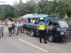 5 unit Mobil Pick up Pengangkut Anak Sekolah Diatas Kap dihentikan Sat Lantas Polres Nisel