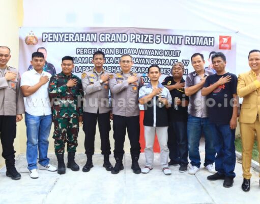 Polri Serahkan Lima Rumah dalam Pagelaran Budaya Wayang Kulit Hari Bhayangkara Ke-77