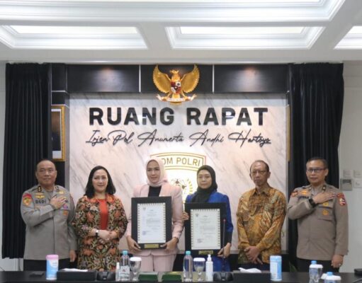 Irjen Pol. Andhi Hartoyo dan Irjen Pol. Asep Adi Saputra Terima Penghargaan KPLB dari Kapolri