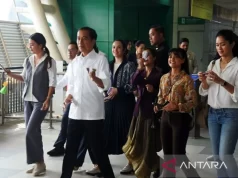 Jokowi Bareng “Influencer” Jajal Kereta LRT Lintas Bekasi