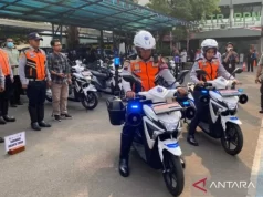 Petugas Dishub DKI terima ratusan kendaraan listrik operasional