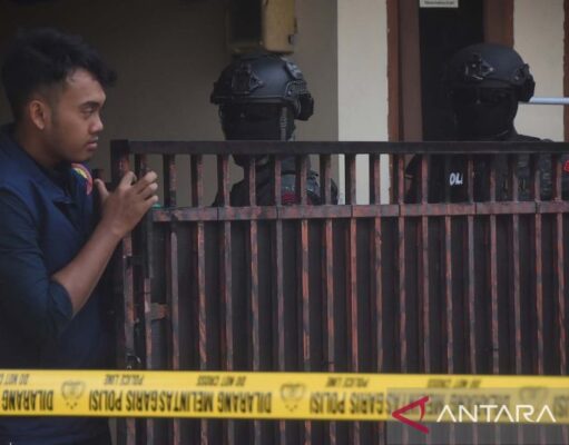 Persenjataan Hasil Penggeledahan rumah Terduga Teroris Pendukung ISIS di Bekasi
