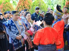 Kapolri Tiba Di Sikka, Disambut Hangat Tradisi Adat Sikka NTT