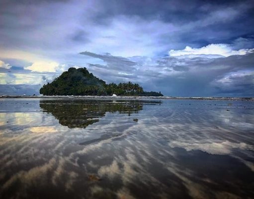 Pesona Pantai Air Manis Padang, Keindahan Alam dan Cerita di Baliknya