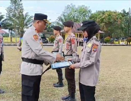 Personil Polres Bangka Tengah Terima Reward Atas Kemenangan Di Ajang Porprov Babel 2023
