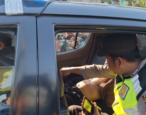 Anggota Polsek Tawangharjo Amankan Copet Dari Amukan Massa