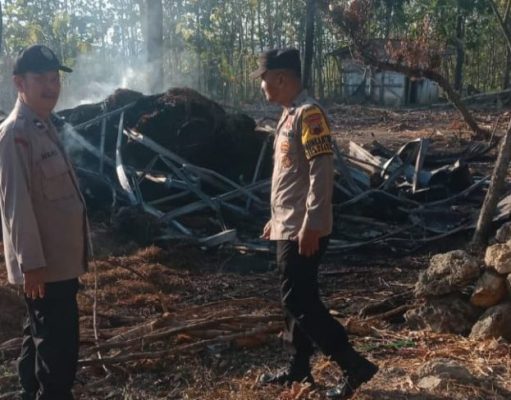 Polsek Karangrejo Cek Lokasi Kebakaran Kandang Sapi Warga Usai Bakar Sampah