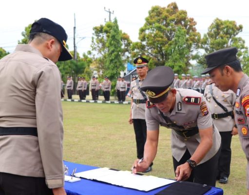 Kapolres Seluma Polda Bengkulu Gelar Upacara Sertijab Anggotanya