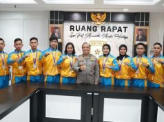 As SDM Hadiahi Anggota Atlet Karate Pembinaan Karier
