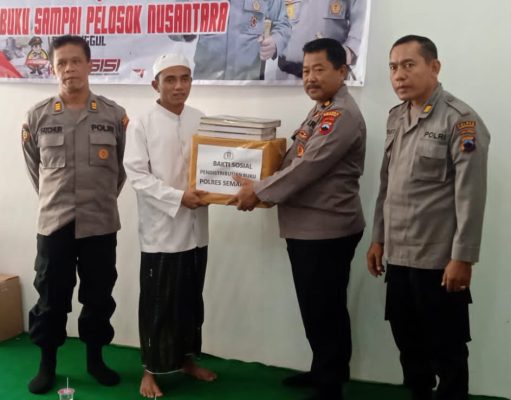 Polres Semarang Salurkan Buku Dan Tanamkan Budaya Literasi Di Pondok Pesantren