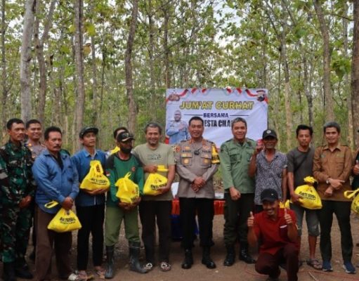Waka Polresta Cilacap Gelar Jumat Curhat Tentang Pencegahan Karhutla Desa Kawunganten