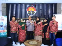 Kadiv Humas Polri Irjen Pol Sandi Hadiahi Lima Jurnalis ke Tanah Suci