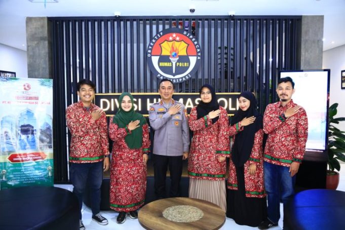 Kadiv-Humas-Hadiahi-Umroh-768x512