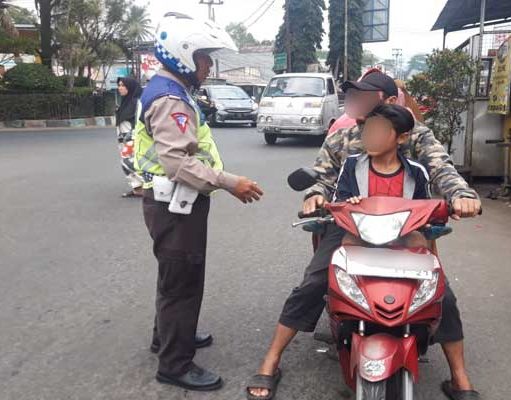 Hari Ke 5 Giat Operasi Lodaya Satlantas Polres Sukabumi Capai Ratusan Pelanggaran Tidak Pakai Helm
