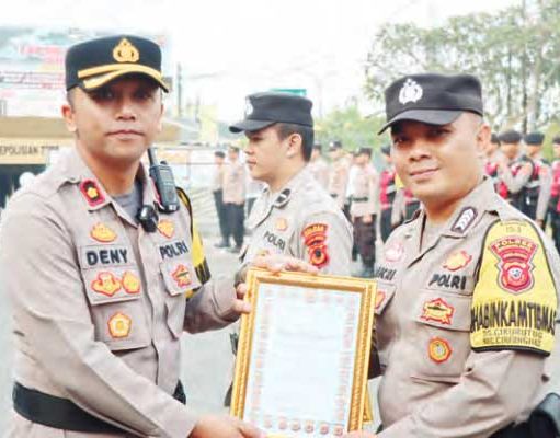 Tiga Anggota Berprestasi Polresta Sukabumi Mendapat Penghargaan